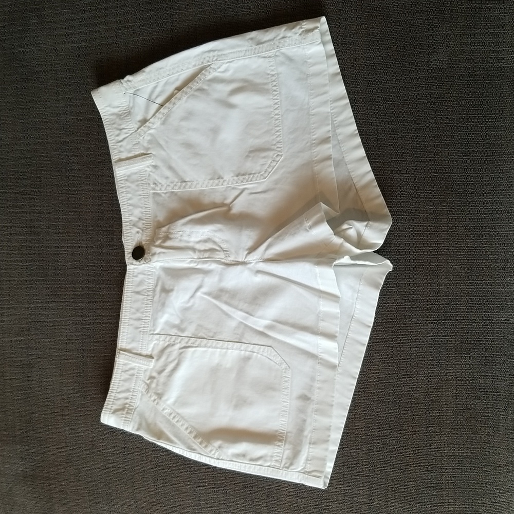 Hinge shorts